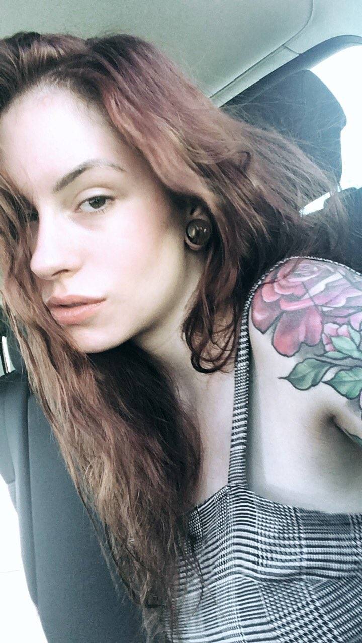 Anna Deville's Instagram, Twitter & Facebook on IDCrawl